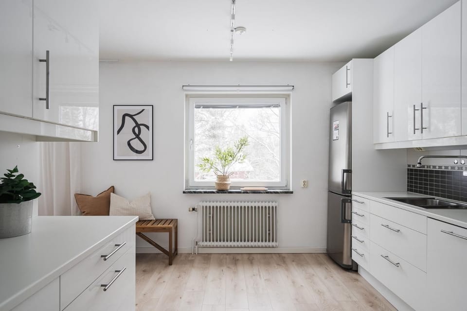Guestly Homes - 2BR Executive Apartment Modern & Stylish Apartment in Norrbotten County, Sweden