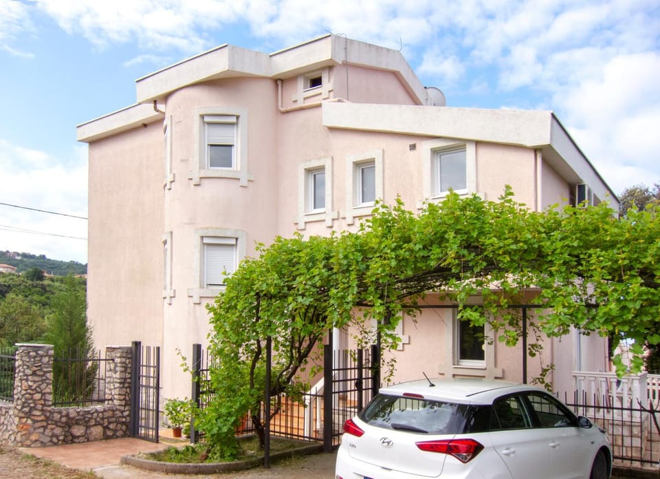 Property building, Patio, Facade/entrance, Natural landscape, Balcony/Terrace, Mountain view, Sea view, Street view