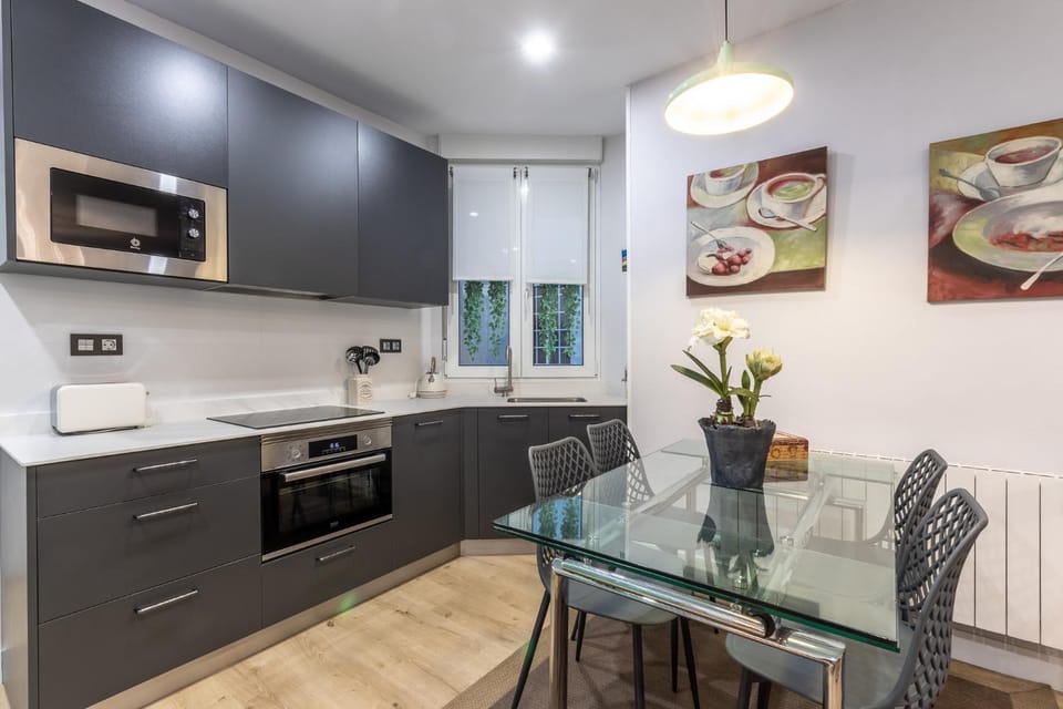 Kitchen or kitchenette, Dining area, dishwasher, oven, stove, toaster