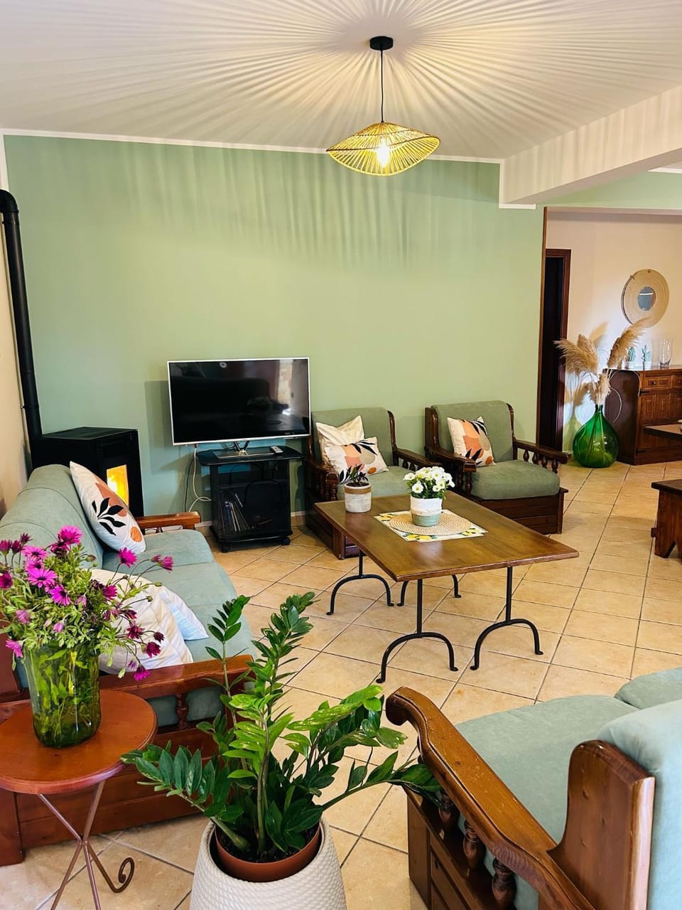 Communal lounge/ TV room, TV and multimedia, Seating area, Evening entertainment