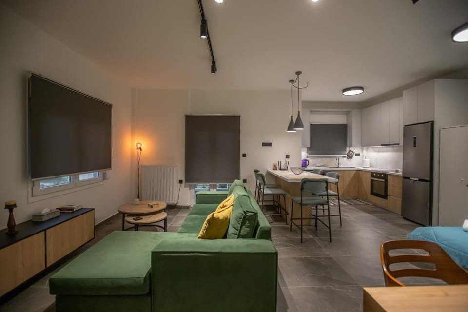 Kitchen or kitchenette, Living room, Seating area, Dining area