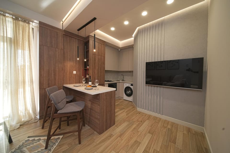 TV and multimedia, Kitchen or kitchenette, Living room, Seating area, Dining area