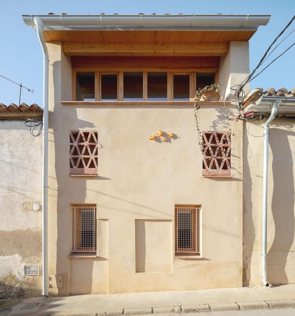 Property building, Facade/entrance, Landmark view