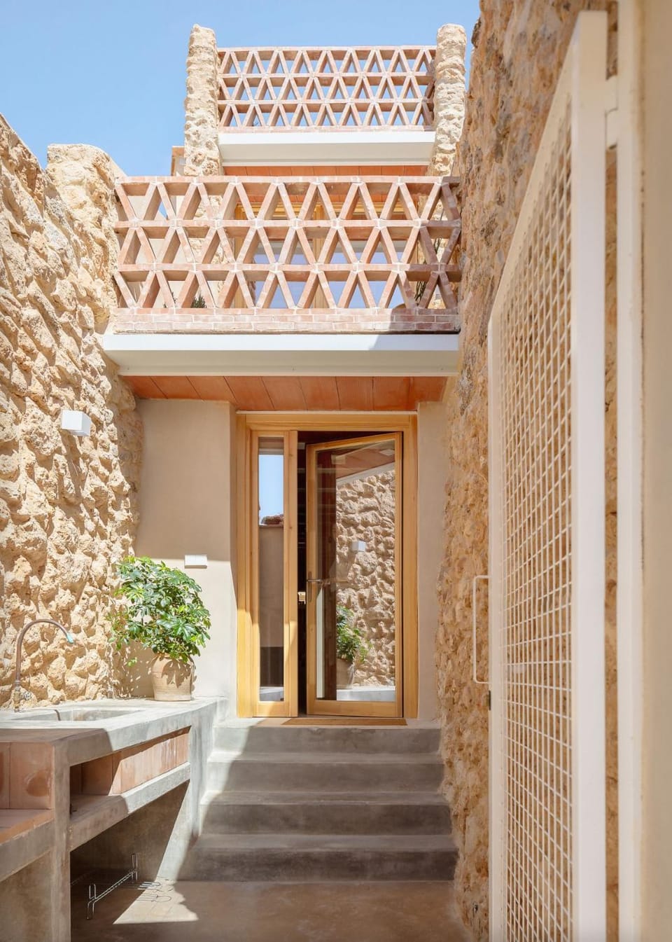 Facade/entrance, Balcony/Terrace, Lobby or reception