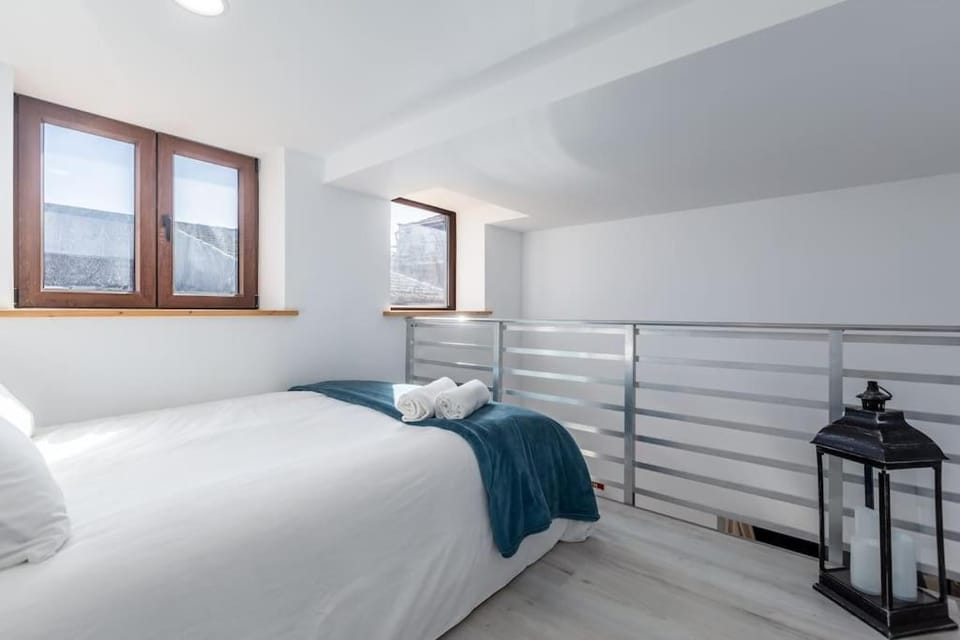 Chic Loft with Garden, Sleeps 4 Apartment in Porto