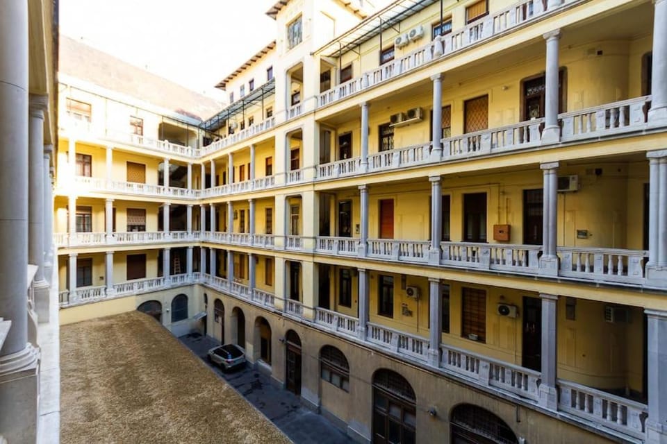 2 BR w AC Extravagant Gallery Loft by NW Apartments Apartment in Budapest