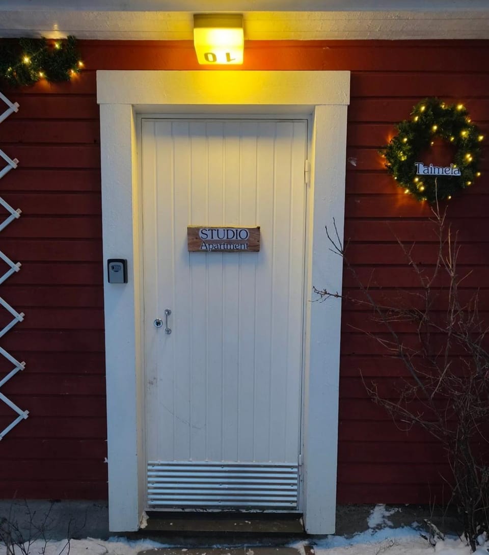 Taimela - Private Studio Apartment, Great for single travellers Bed and Breakfast in Rovaniemi