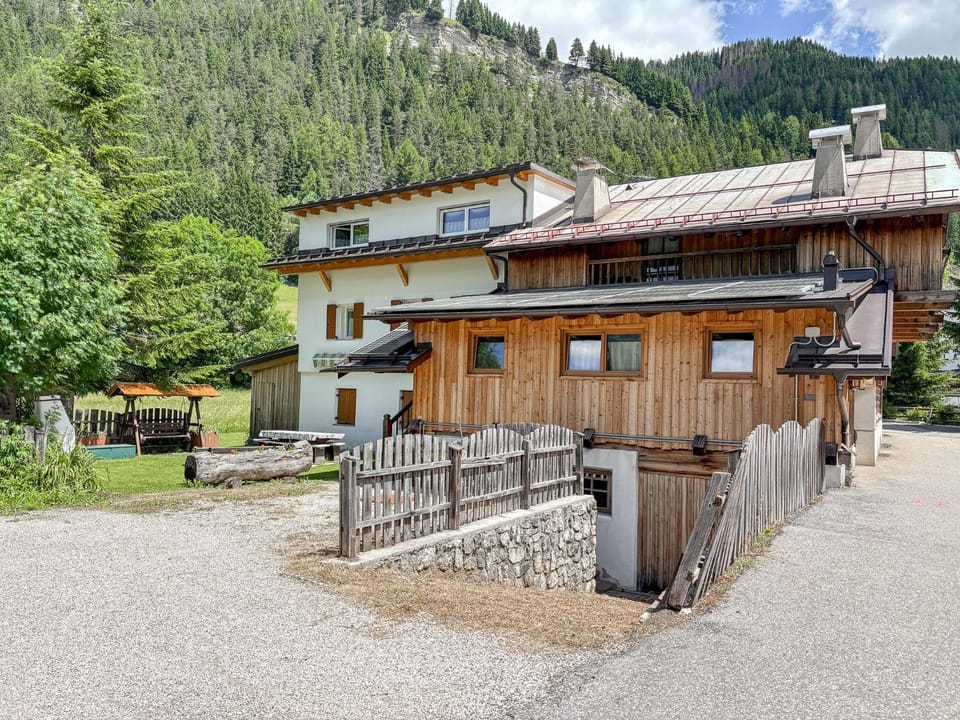 Chalet Vernel Apartment in Canazei