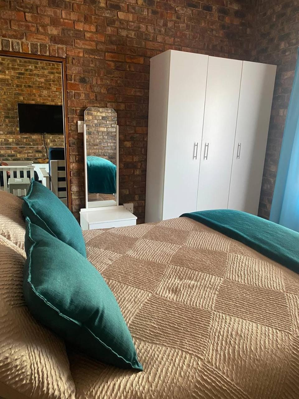 Bedroom, wardrobe