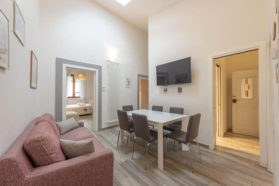 San Remigio 4 Bedrooms Apartment Apartment in Florence