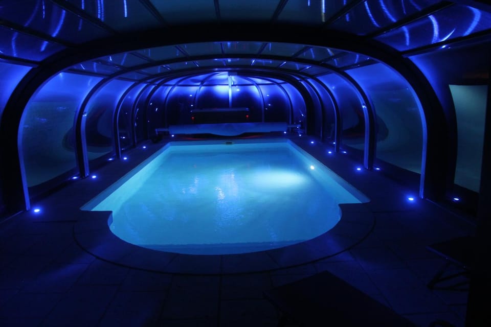 Night, Spa and wellness centre/facilities, Pool view, Swimming pool