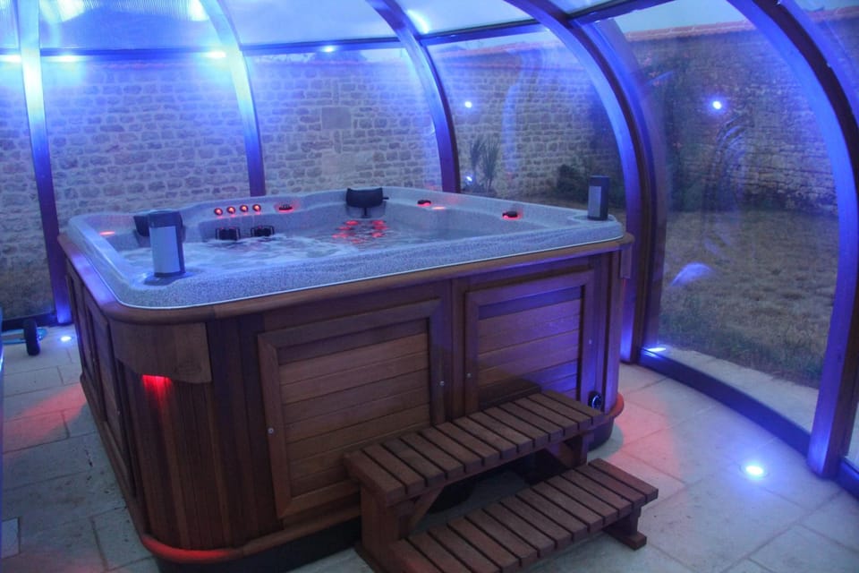 Night, Hot Tub, Spa and wellness centre/facilities, Swimming pool