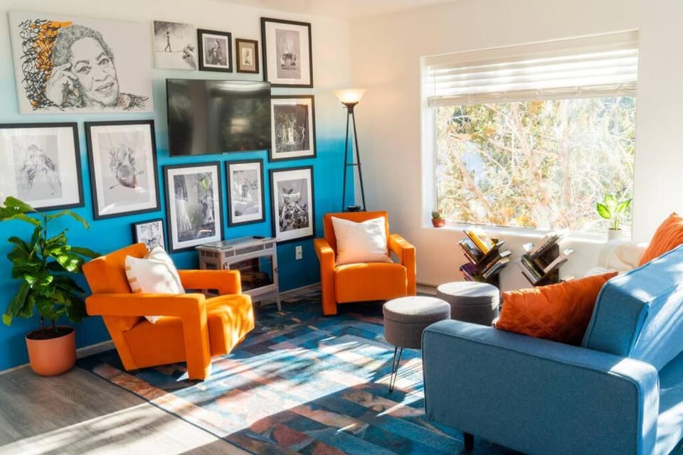 Communal lounge/ TV room, TV and multimedia, Living room, Seating area, Evening entertainment