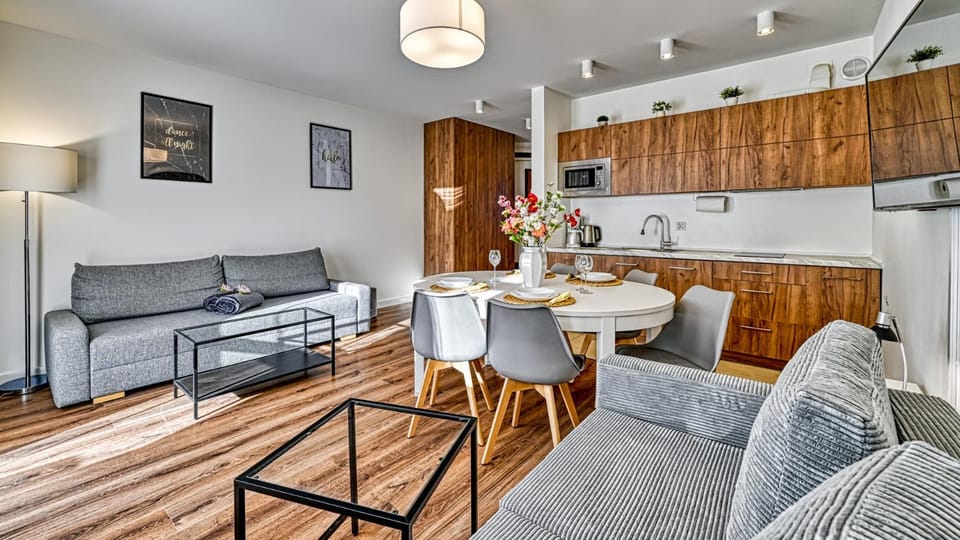 Kitchen or kitchenette, Seating area, Dining area
