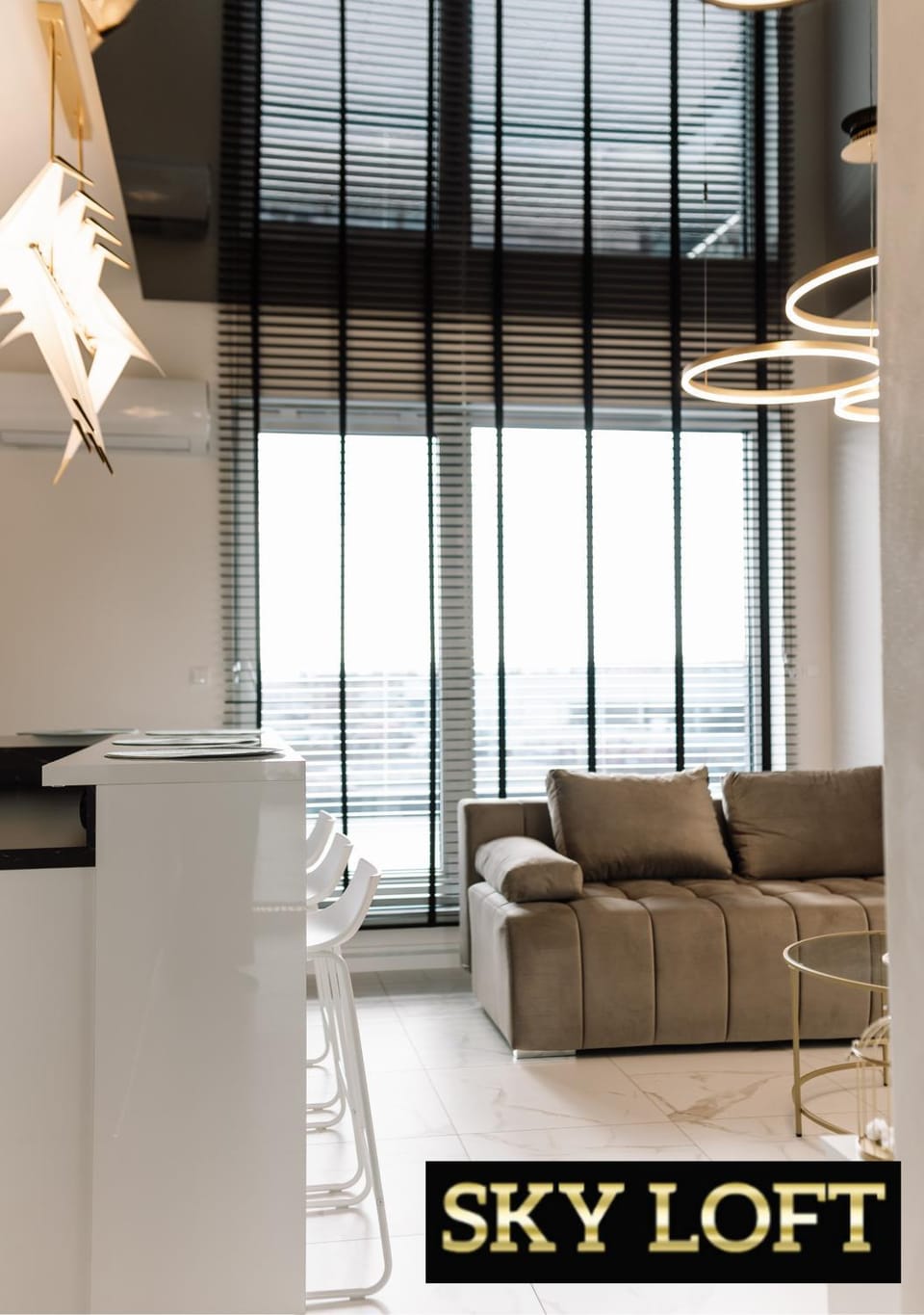 Kitchen or kitchenette, Living room, Seating area, City view, internet