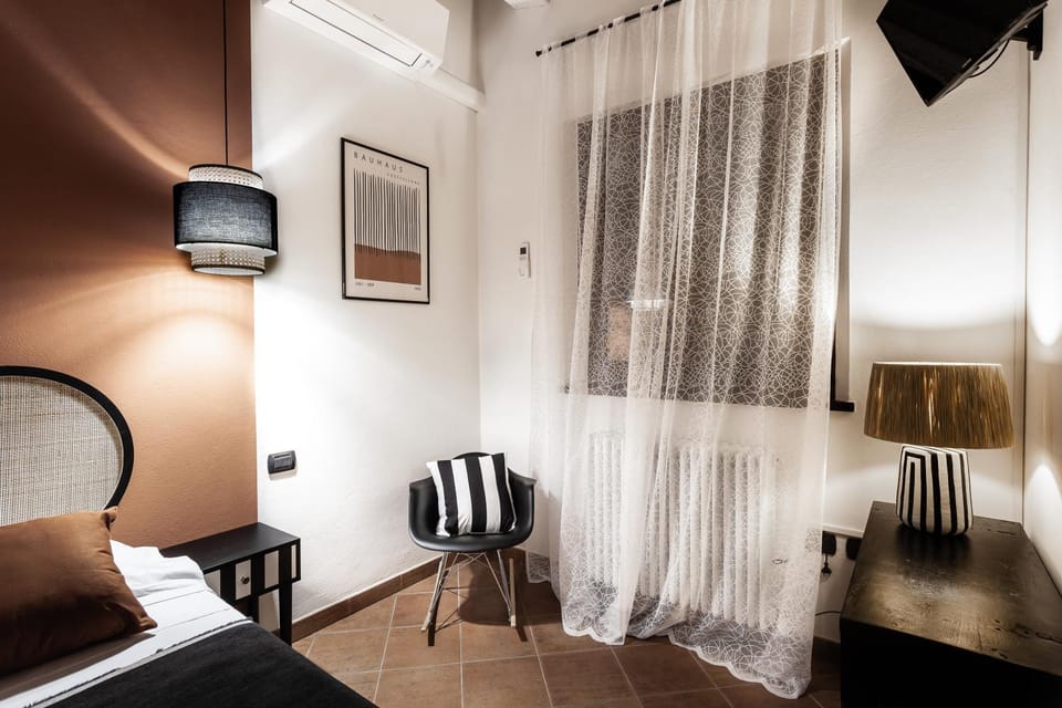 Bed, Photo of the whole room, Decorative detail, Bedroom, furniture, air conditioner