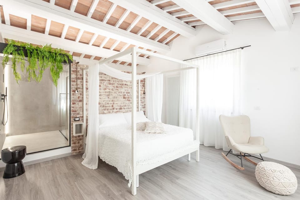 Shower, Bed, Bathroom, Photo of the whole room, Decorative detail, Bedroom, hair dresser, locker, air conditioner