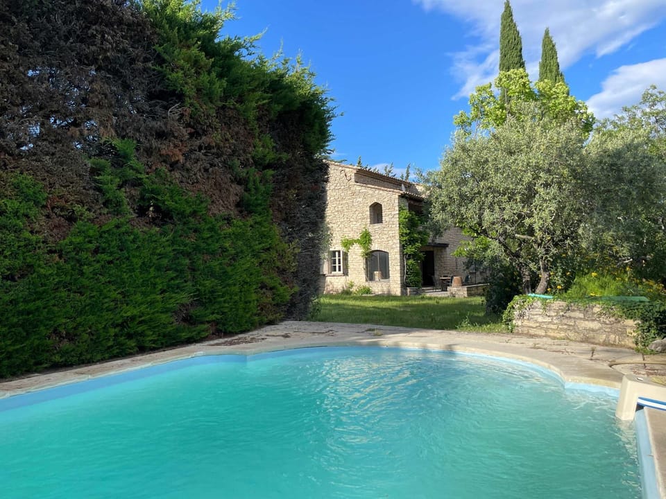 Villa La Familliale, piscine avec vue imprenable sur Gordes House in Gordes