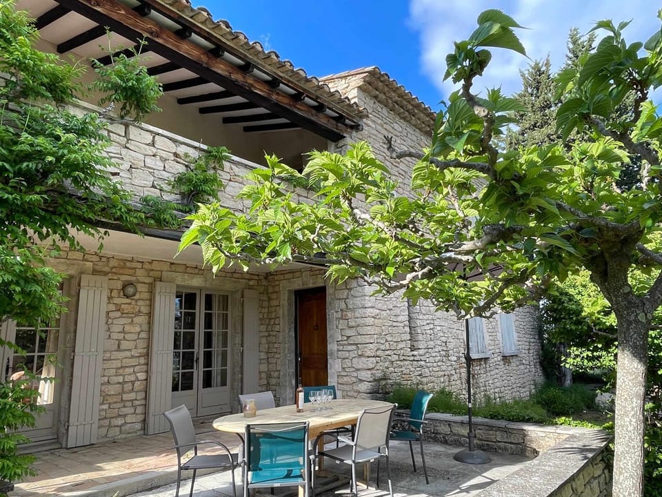 Villa La Familliale, piscine avec vue imprenable sur Gordes House in Gordes