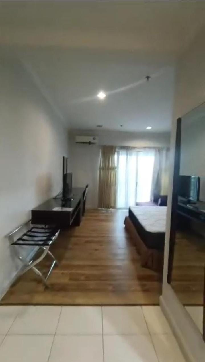 Bed, TV and multimedia, Bedroom