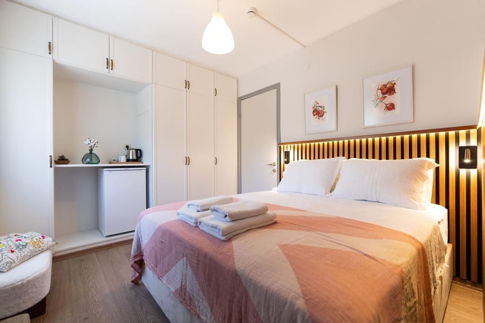 Bed, Photo of the whole room, Bedroom, towels, wardrobe