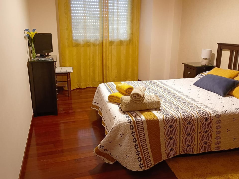 TV and multimedia, Bedroom, Garden view