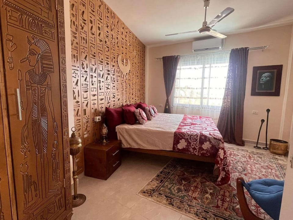 Bed, Photo of the whole room, Seating area, Bedroom, wardrobe, air conditioner
