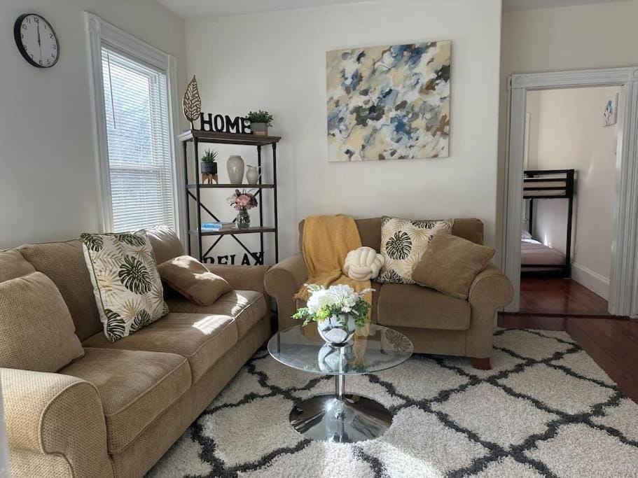 8 Peaceful, Bright apt 3br close to Milton center Apartment in Milton
