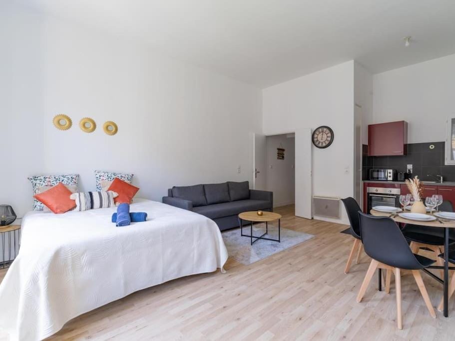 Appart sur la rue de la république Apartment in Marseille