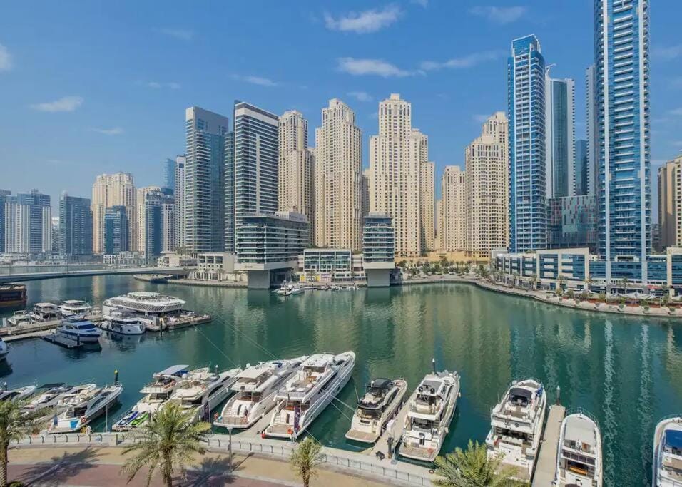 Royal King Size Stay 2BR With Marina View Apartment in Dubai