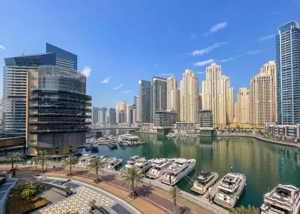 Royal King Size Stay 2BR With Marina View Apartment in Dubai