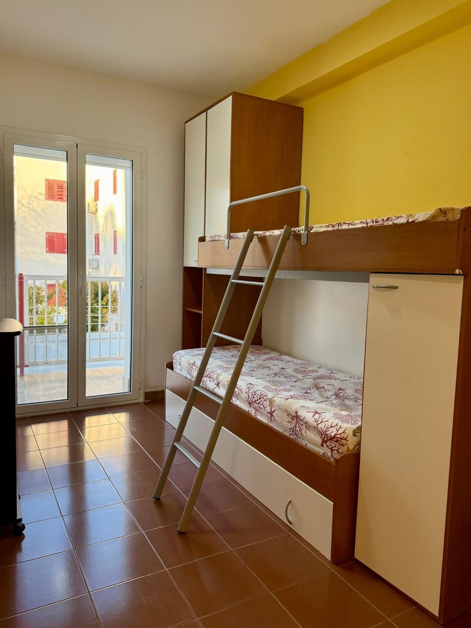 Bedroom, bunk bed