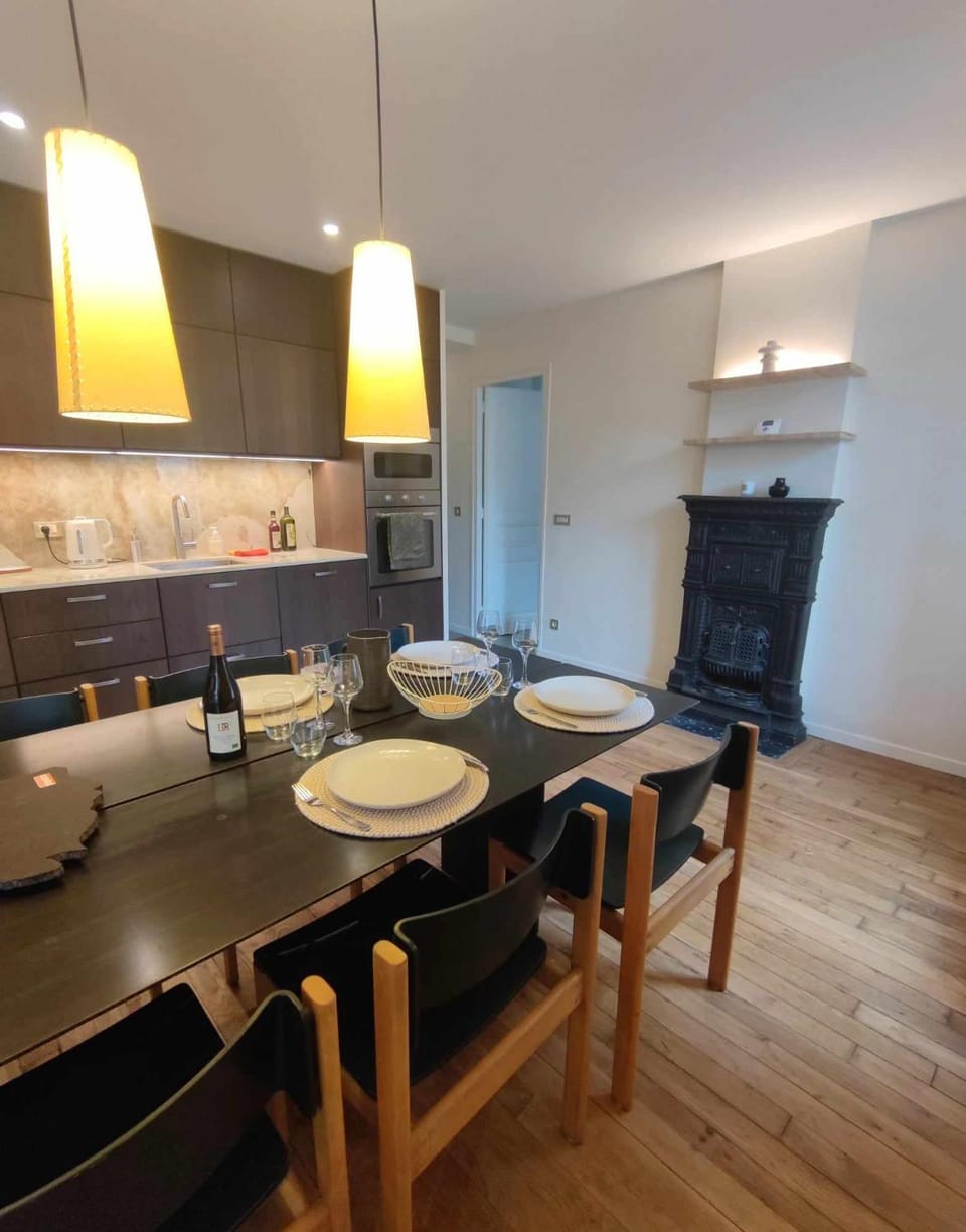 Kitchen or kitchenette, Kitchen or kitchenette, Seating area, Dining area, stove