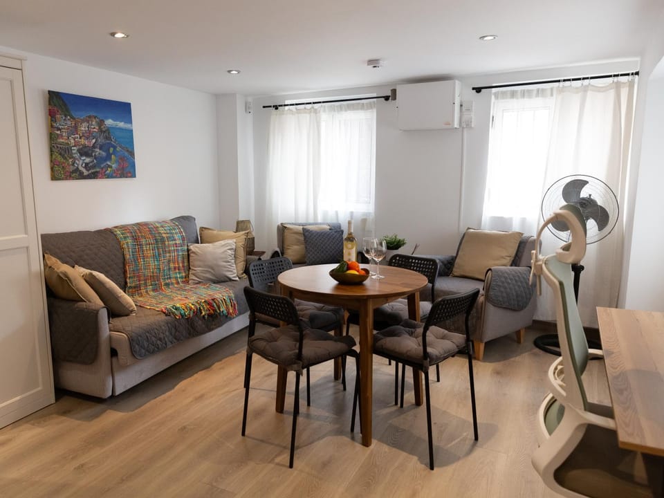 Living room, Seating area, Dining area