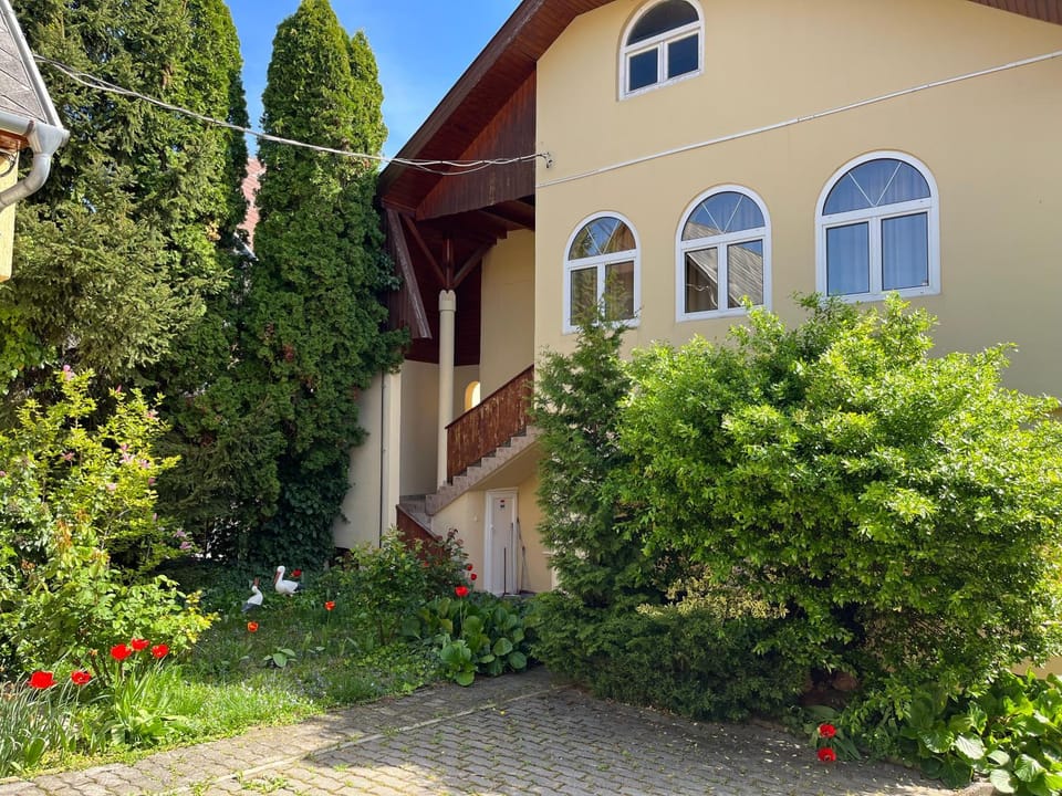 Inner courtyard view