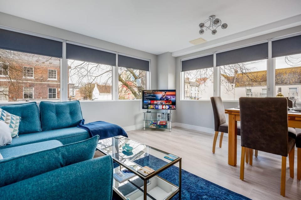 TV and multimedia, Living room, Dining area