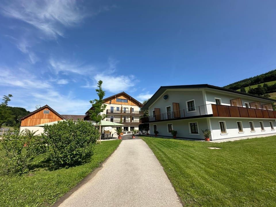 Property building, Restaurant/places to eat