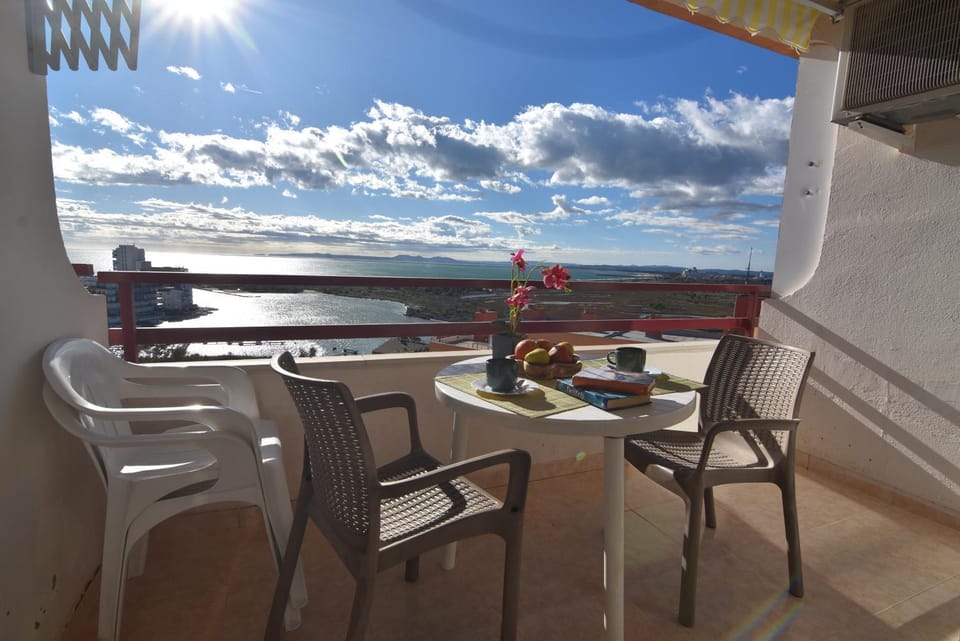 View (from property/room), Balcony/Terrace, Dining area, Sea view