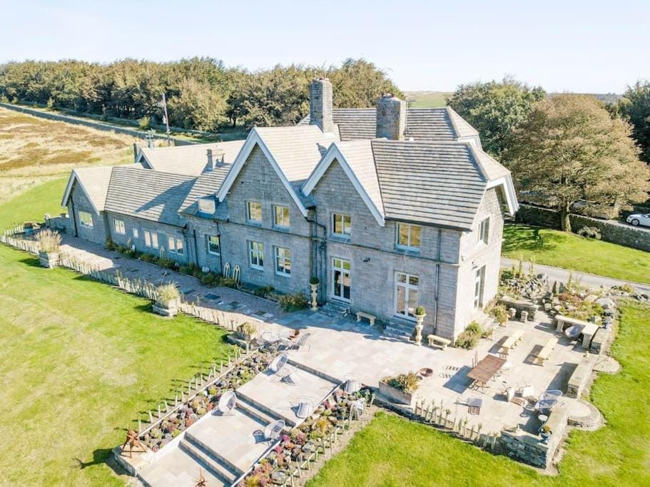 Property building, Day, Natural landscape, Garden view