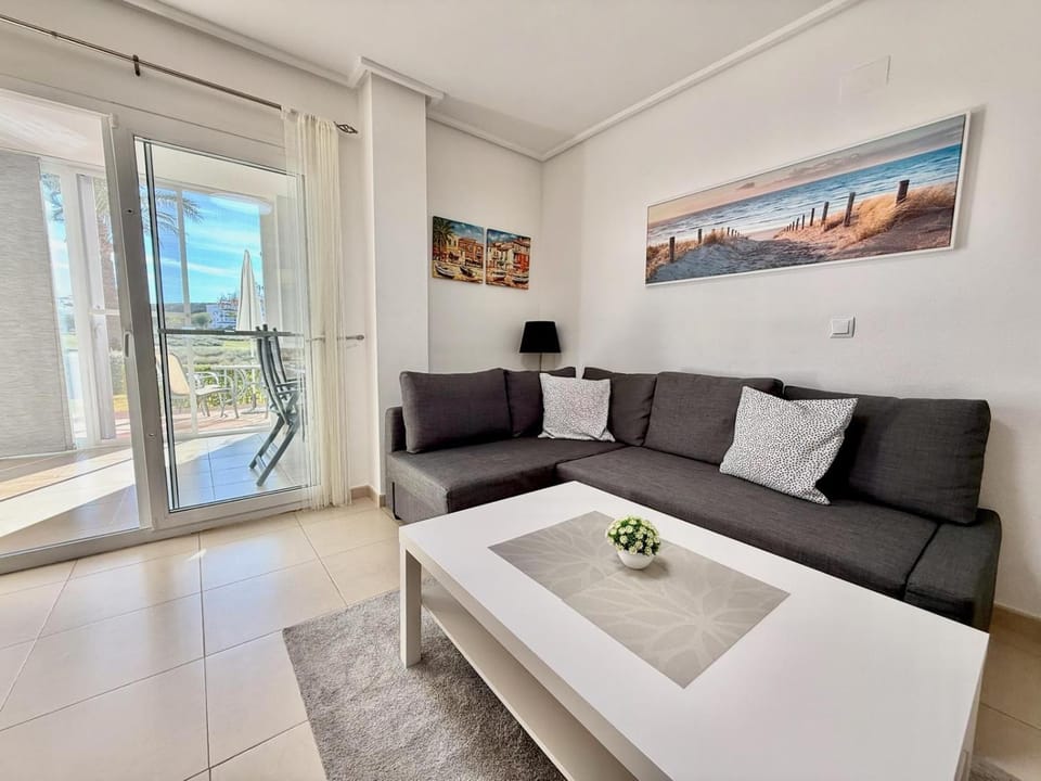 Communal lounge/ TV room, Facade/entrance, Balcony/Terrace