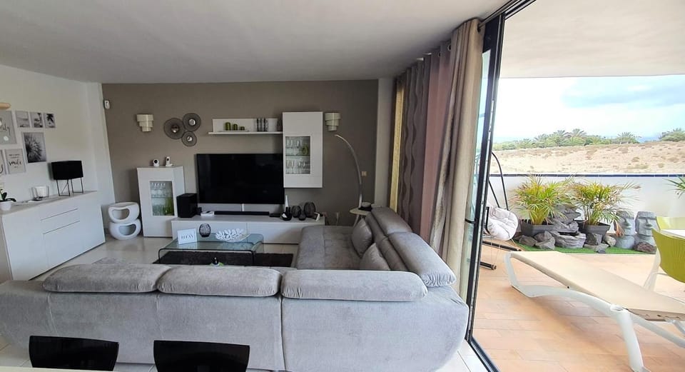 Communal lounge/ TV room, TV and multimedia, View (from property/room), Balcony/Terrace, Living room, Seating area