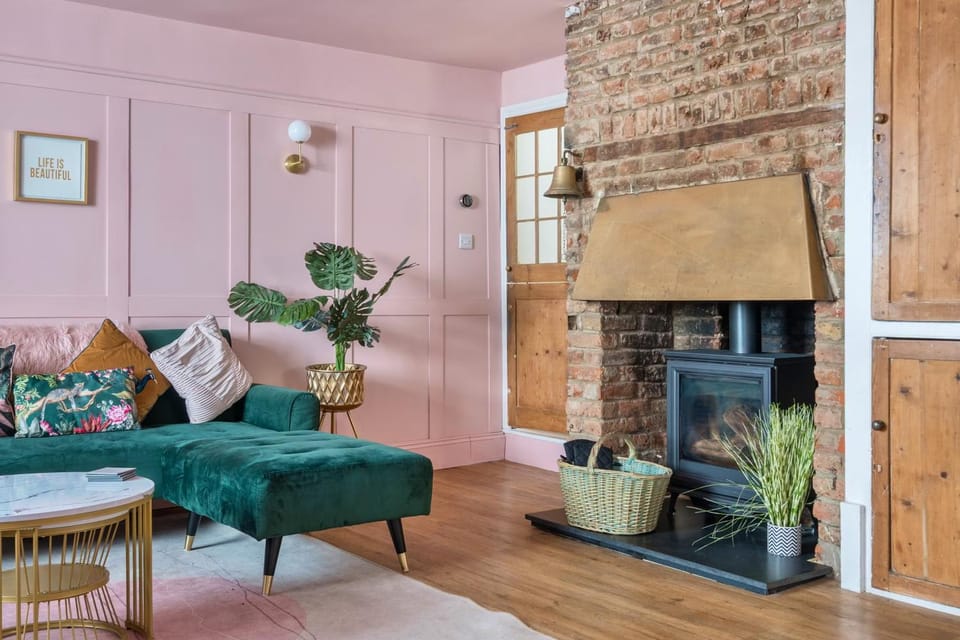Living room, Seating area, fireplace
