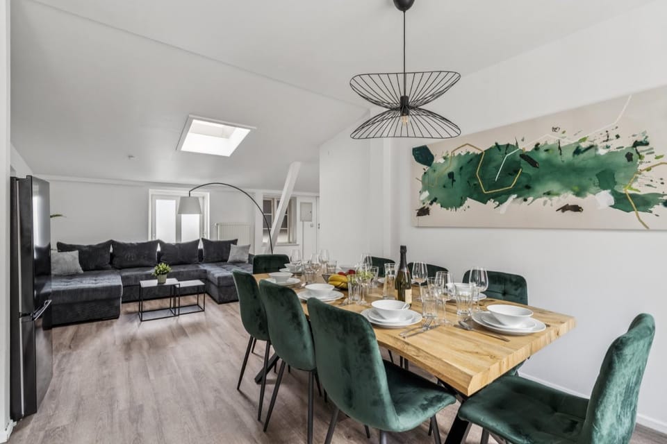 Communal lounge/ TV room, TV and multimedia, Kitchen or kitchenette, Living room, Lounge or bar, Dining area, Food, Food, Lunch, Dinner, Dinner, kitchen, kitchen