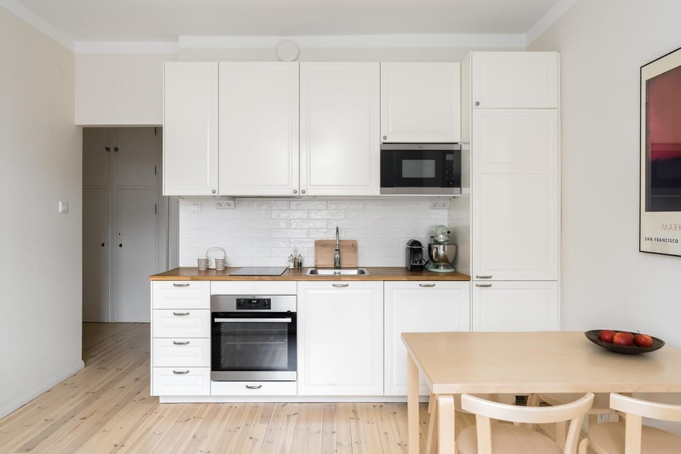 Coffee/tea facilities, Kitchen or kitchenette, Dining area, dishwasher, oven, stove, toaster