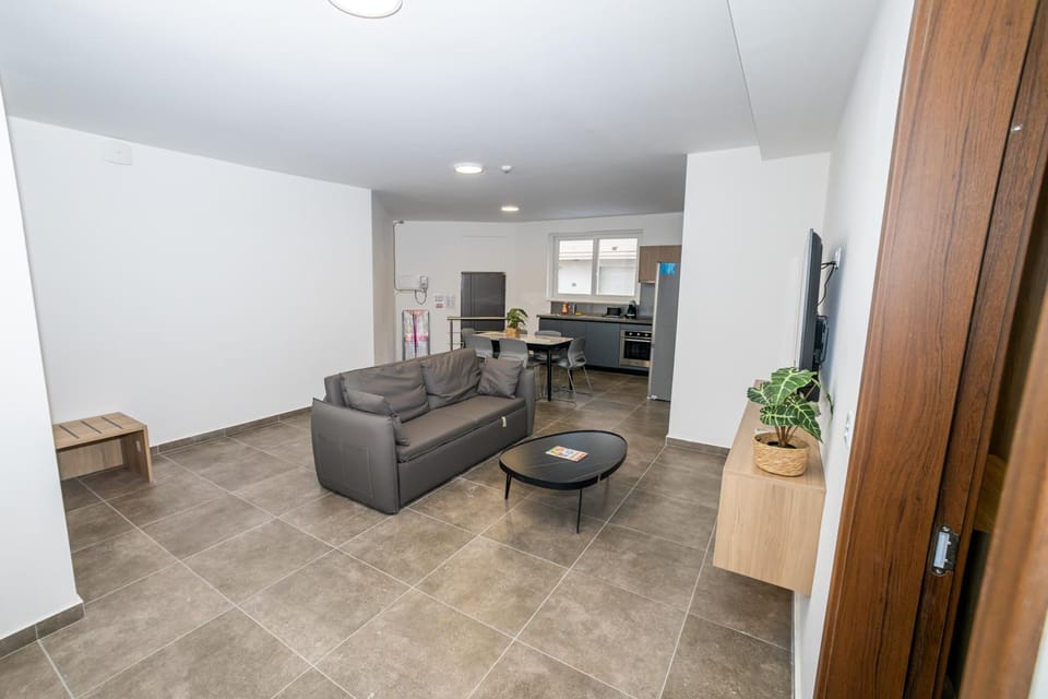 Family 2-Bedroom Maisonette - by HostMT Apartment in Saint Paul's Bay