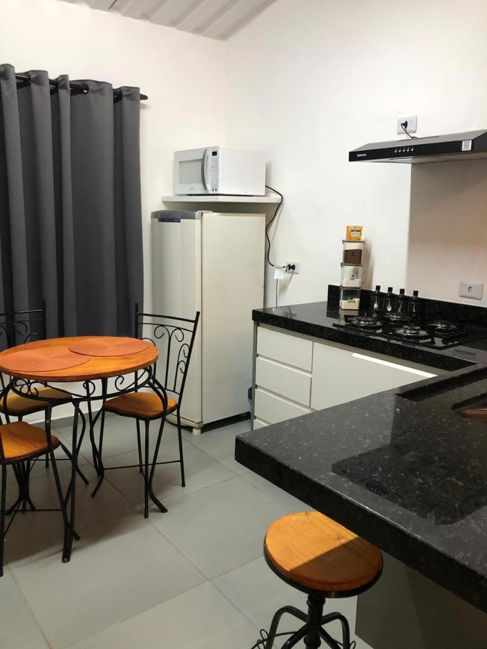 Kitchen or kitchenette, Dining area, stove