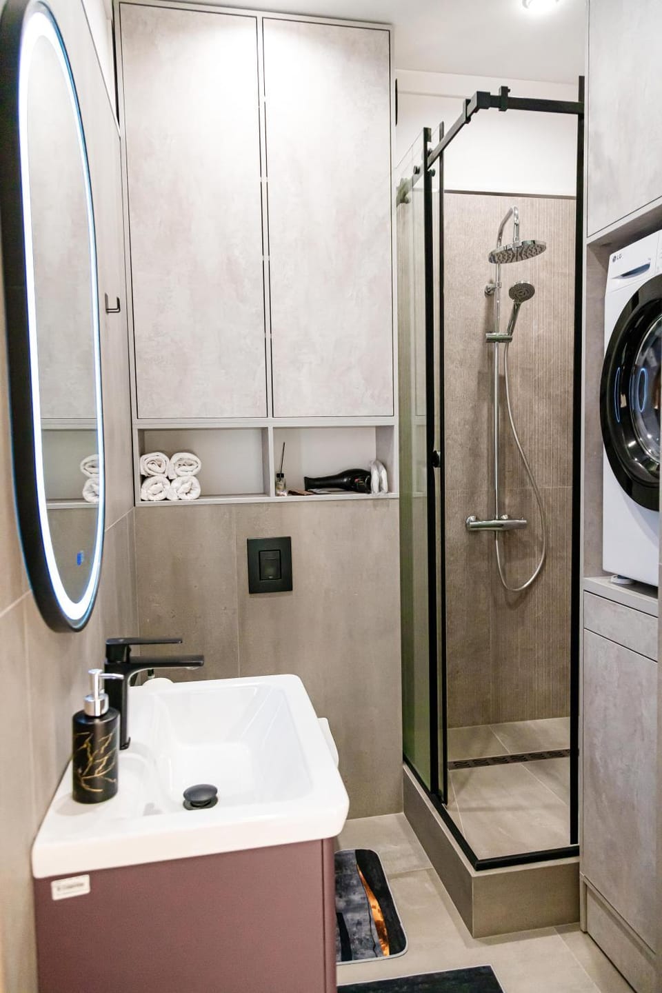 Shower, towels