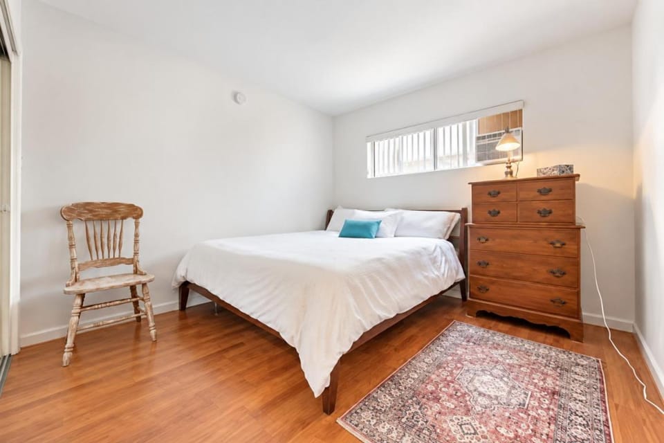 Sawtelle Serenity 3 beds patio fire pit BBQ Apartment in Culver City