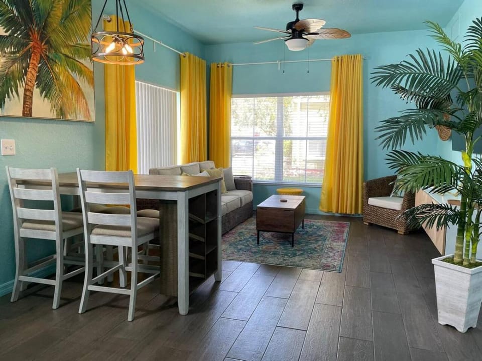 4 Bedroom 3 Bathroom Villas At SevenDwarfs 27-108 House in Kissimmee