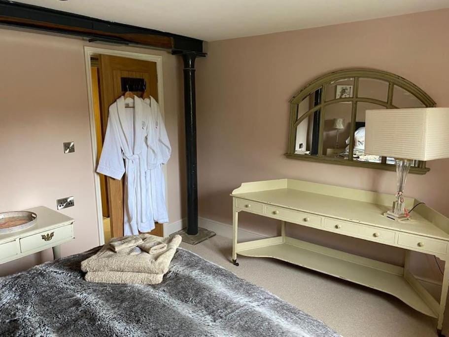 Beautiful Stamford Townhouse with River Views House in South Kesteven District